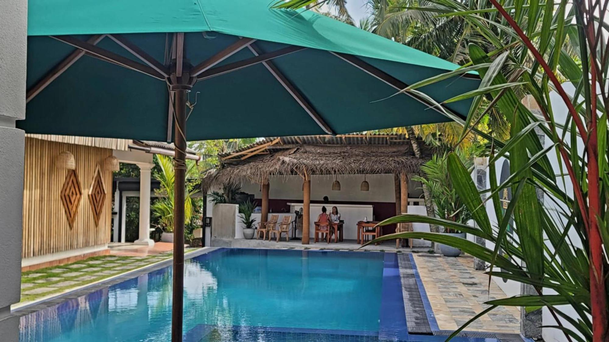 Crown Breeze Hotel Ahangama Buitenkant foto